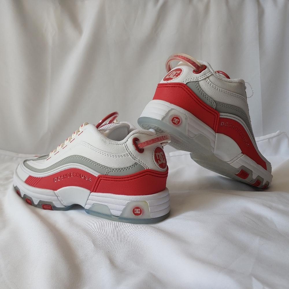 Women's skating shoe.